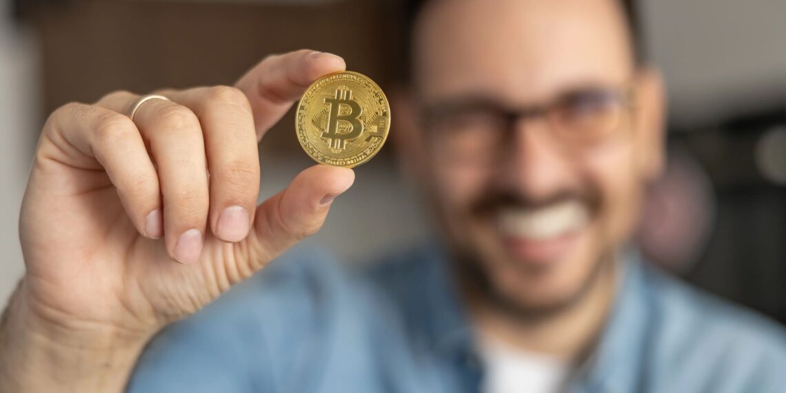 Bitcoin supera los $102,000 al inicio de la semana y luego cae por debajo de los $100,000