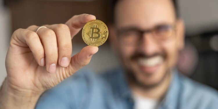 Bitcoin supera los $102,000 al inicio de la semana y luego cae por debajo de los $100,000