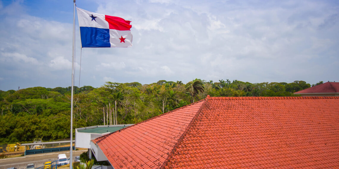 Donald Trump no descarta una incursión militar para tomar el control del Canal de Panamá