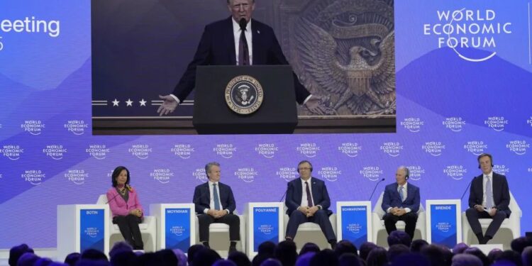 Trump crítica a la Reserva Federal durante el Foro Económico Mundial en Davos