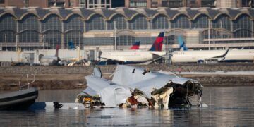Tragedia aérea: ¿Vuelo controlado hacia la aeronave de American Airlines?