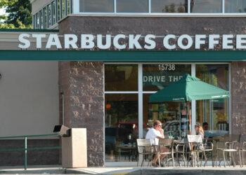 ¿Crisis en Starbucks?: Despidos masivos preocupan