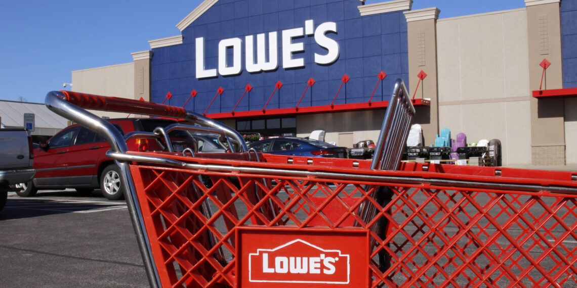 Lowe’s sorprende a Wall Street y supera expectativas dejando atrás las bajas ventas
