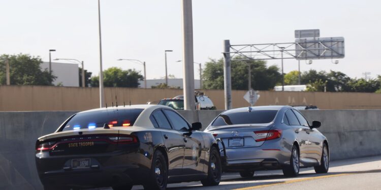 Trump reaviva polémica: Policías locales podrían arrestar a inmigrantes indocumentados