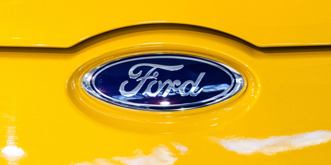 Ford en la cuerda floja: ganancias récord, pero un 2025 lleno de incertidumbre