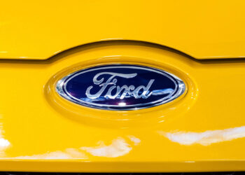 Ford en la cuerda floja: ganancias récord, pero un 2025 lleno de incertidumbre