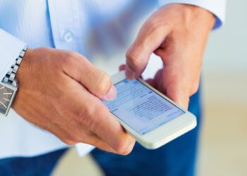 Insólito error en iPhones que reemplaza “racista” por “Trump” será solucionado por Apple