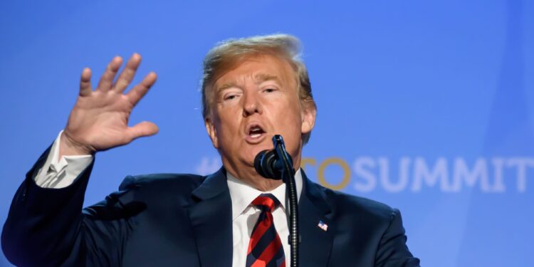 Trump desata guerra comercial: Aranceles del 25% al acero y aluminio sacuden el mercado global