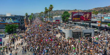 ¡Latinos en pie de lucha! Masivas protestas en EE.UU. desafían las políticas de Trump
