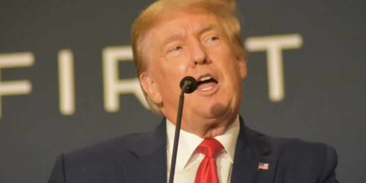 Trump pretende eliminar las llamadas “ciudades santuario” para cerrar cerco a inmigrantes