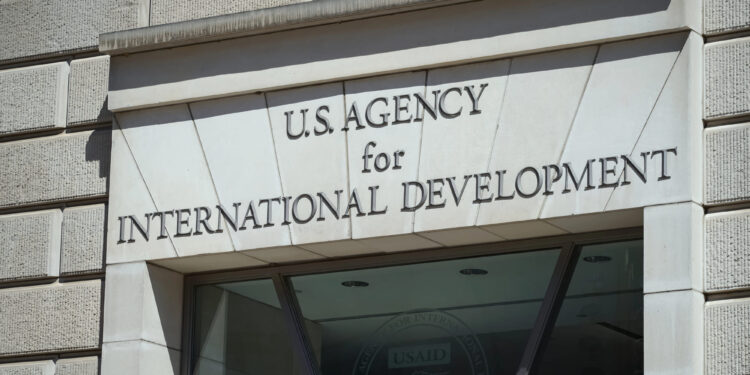 Trump desmantela USAID: 2,000 empleados despedidos y los demás en licencia administrativa