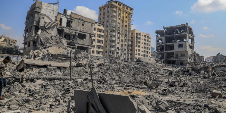 Trump propone expulsar a los palestinos y convertir Gaza en un resort