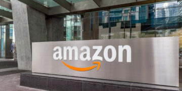 Amazon hará multimillonaria inversión en IA: ¿riesgo o revolución?