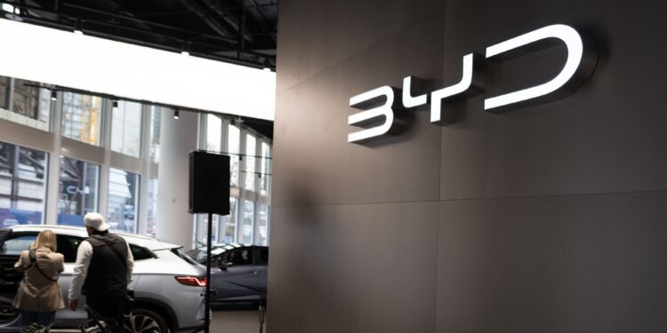 Acciones de BYD alcanzan máximo histórico y estrenan sistema de conducción asistida con IA