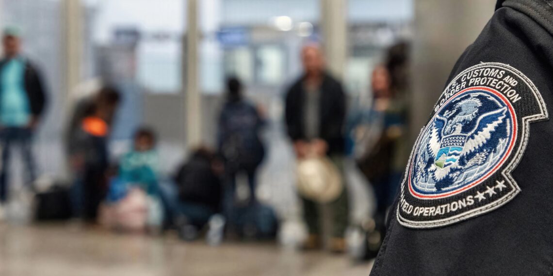 Guía esencial para enfrentar a los agentes de inmigración bajo las leyes estadounidenses