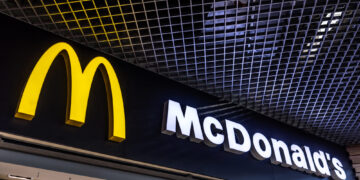Ventas de McDonald’s se desploman tras escándalo de E. coli y clientes más austeros
