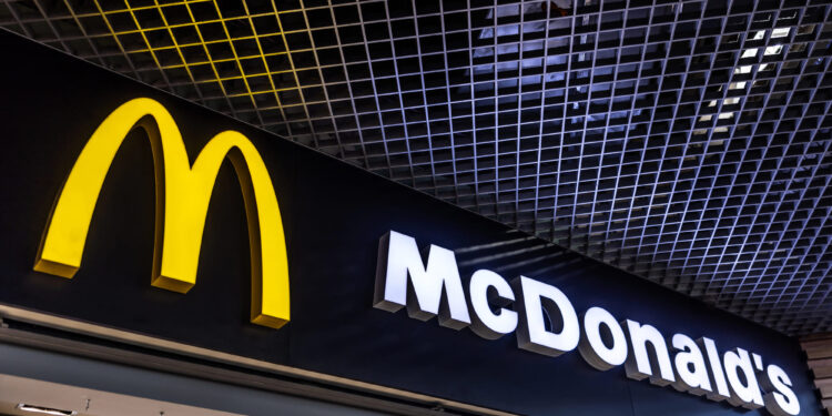 Ventas de McDonald’s se desploman tras escándalo de E. coli y clientes más austeros