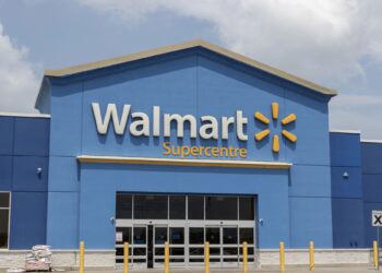 Walmart se desploma en bolsa tras advertir que el crecimiento de sus ganancias será más lento