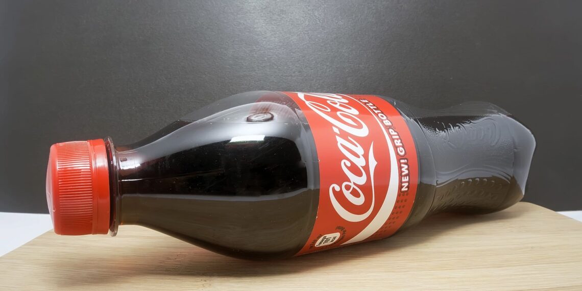 Coca-Cola recurrirá a más plástico por cuenta de los nuevos aranceles de Trump