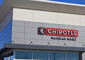 Chipotle sorprende con altas ganancias, pero acciones se hunden por preocupante pronóstico