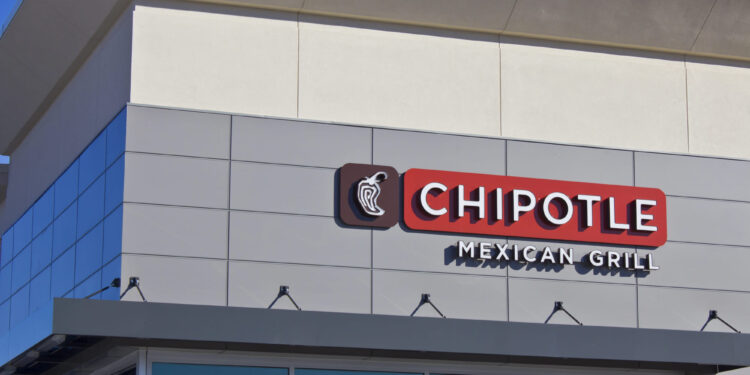 Chipotle sorprende con altas ganancias, pero acciones se hunden por preocupante pronóstico