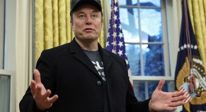 Elon Musk exige a empleados federales justificar su trabajo o perderán sus empleos