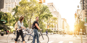 ¡Calles más seguras para peatones y ciclistas en Nueva York!: El DOT ha superado sus objetivos
