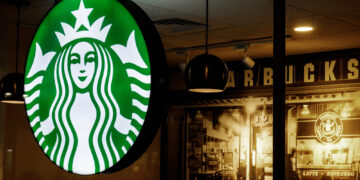 ¡Escándalo en Starbucks!: Deberá pagar $50 millones por graves daños físicos a un repartidor