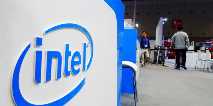 Acciones de Intel se disparan 13% tras el nombramiento de un nuevo CEO
