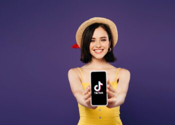 TikTok obtuvo millonarios ingresos por transmisión en vivo pero denuncias de explotación infantil le opacan