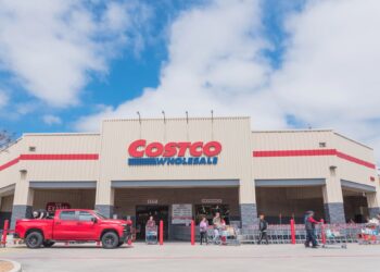 Costco resiste la presión arancelaria: ganancias mixtas y crecimiento sólido en ventas