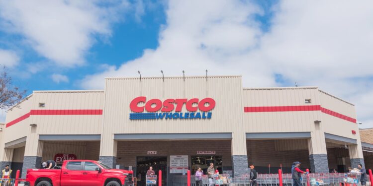 Costco resiste la presión arancelaria: ganancias mixtas y crecimiento sólido en ventas