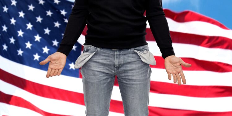 Confianza del consumidor en EE. UU. alcanza su nivel más bajo en 12 años: ¿Recesión a la vista?