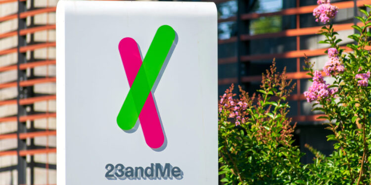 23andMe se declara en quiebra y su fundadora se hace a un lado