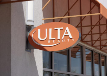 Ulta Beauty enfrenta un 2025 desafiante: Ganancias a la baja y presión competitiva
