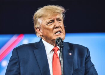 Wall Street en caída libre y Trump culpa a los “globalistas”
