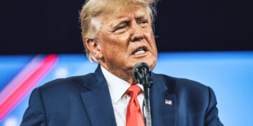 Wall Street en caída libre y Trump culpa a los “globalistas”