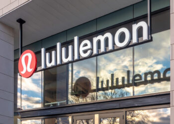 Lululemon sufre caída del 10% en bolsa tras advertir sobre un año con menor crecimiento