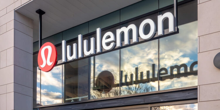 Lululemon sufre caída del 10% en bolsa tras advertir sobre un año con menor crecimiento