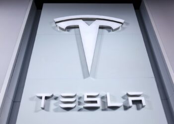 ¡Tesla se dispara un 12%!: La acción revive tras semanas de escándalos y desplomes