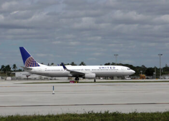 ¡Viajar será más caro!: United Airlines sube tarifas de salas VIP y tarjetas de crédito