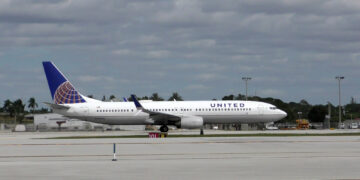 ¡Viajar será más caro!: United Airlines sube tarifas de salas VIP y tarjetas de crédito