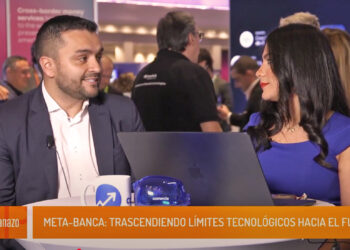 Fidel Andrés Vargas Londoño, Vicepresidente de Tecnología para Negocios de Bancolombia, junto a Vanessa Carranza en vivo desde Fintech Americas 2025