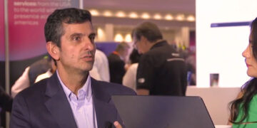 Fran Gómez, OpenFinance & NeoBanking Director de Play Digital Consulting, junto a Vanessa Carranza en vivo desde Fintech Americas 2025