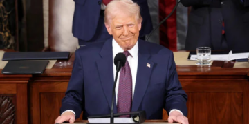 Trump afirma que anexará a Groenlandia y promete investigar el aumento del autismo en EE.UU.