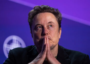 Acciones de Tesla se desploman y afronta su peor día en cinco años