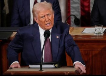 Acciones de empresa de Trump suben tras alianza con Crypto.com