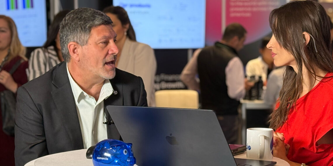 Marcelo Fondacaro, CCO de Veritran, junto a Ana Cobos en vivo desde Fintech Americas 2025