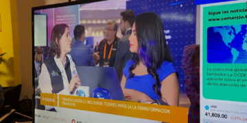 Iliana de Silva, CEO y Co-Fundadora de Techreo, junto a Vanessa Carranza en vivo desde Fintech Americas 2025 en Miami Beach