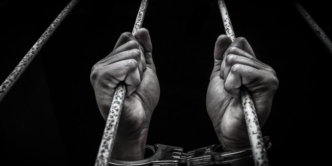 Pesadilla migratoria: EE. UU. admite deportación por error y deja a padre de familia atrapado en mega prisión